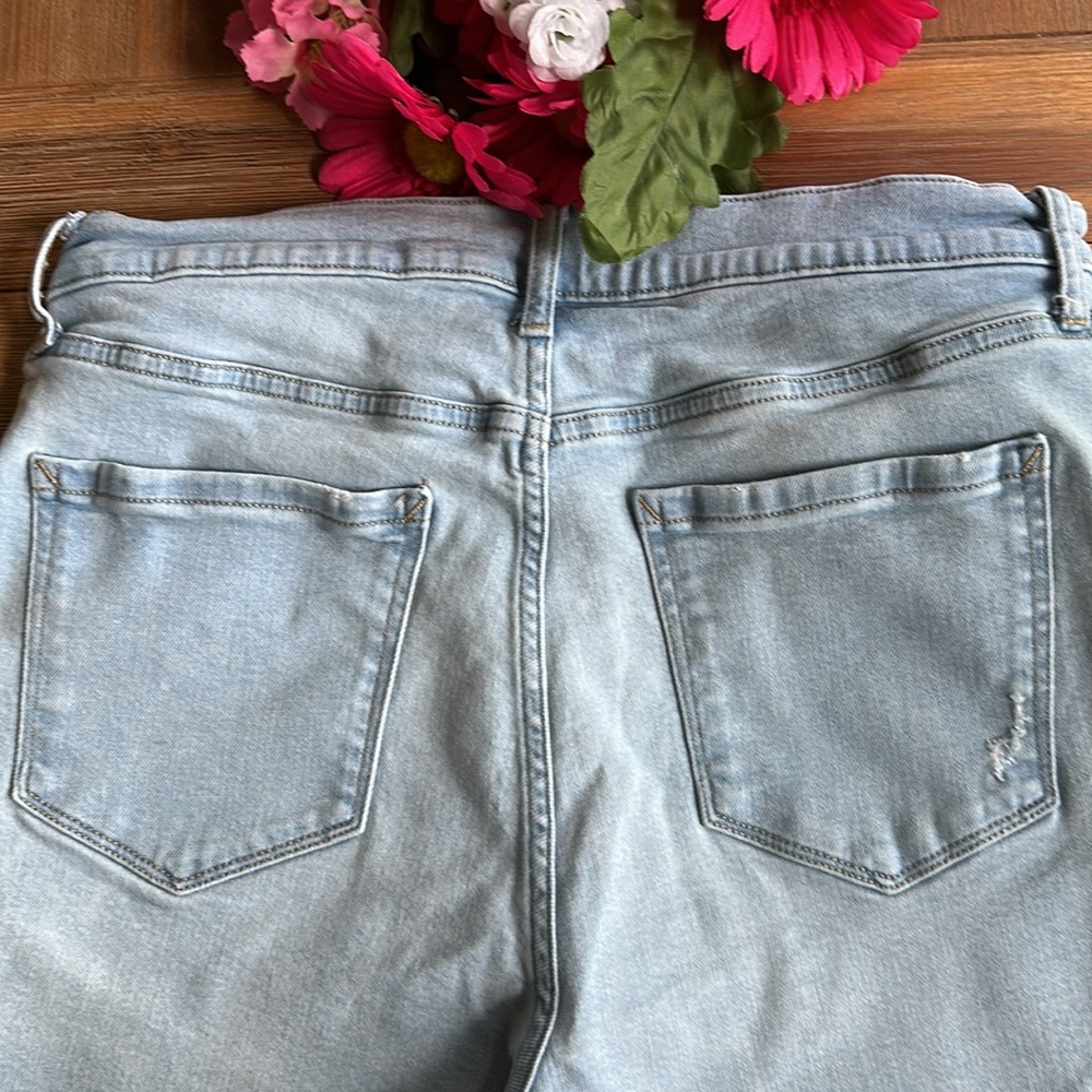 Women’s a.n.a. High Rise Bermuda Jean Shorts Size 12 Light Blue - Picture 7 of 10